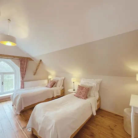 - Zamek Cerveny Hradek U Sedlcan Vakantiehuis Janov (Pribram)